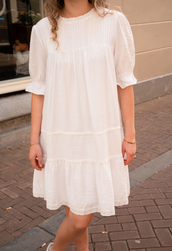 Live white dress