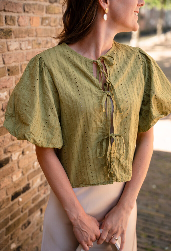 lupine olive top strikjes
