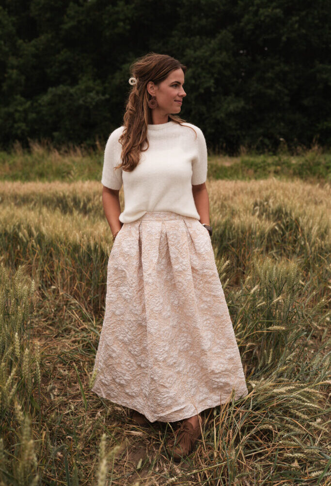 live wedding skirt beige
