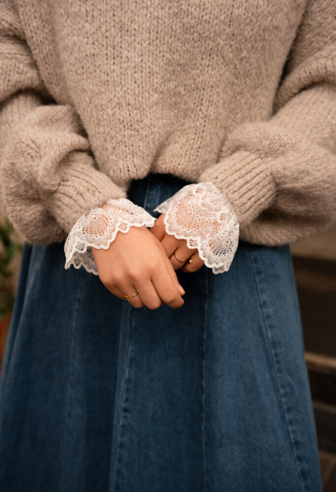 lace white