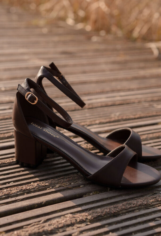 6200 brown heels