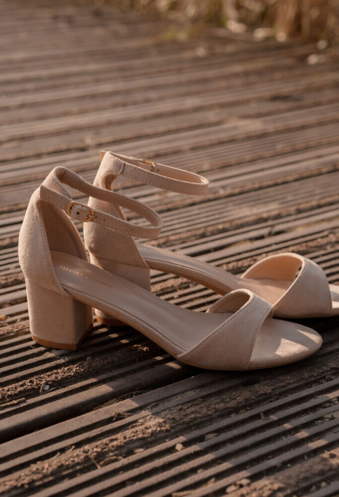 6201 beige suede heels