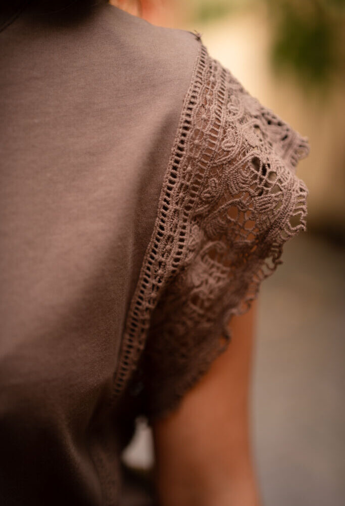 5401 brown lace liva